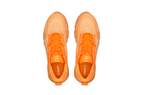 Vista traseira do On Running x Loewe On Running Cloudsolo Loewe White Orange mostrando calcanheira e detalhes do solado