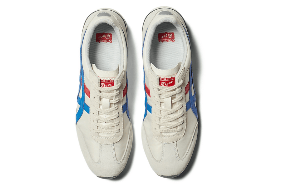 Vista do solado do Onitsuka Tiger Onitsuka Tiger California 78 EX Monument Cream/Directoire Blue Off White mostrando padrão de tração e tecnologia de amortecimento