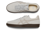Vista em detalhe do Onitsuka Tiger Onitsuka Tiger GSM Glacier Grey White mostrando textura do material e acabamento