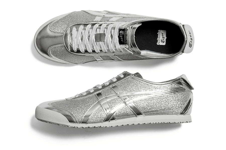 Vista superior do Onitsuka Tiger Onitsuka Tiger Mexico 66 Glitter Pack Pure Silver Prateado mostrando abertura, lingueta e cadarços