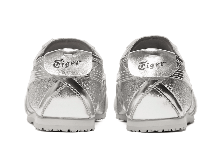 Vista frontal do Onitsuka Tiger Onitsuka Tiger Mexico 66 Glitter Pack Pure Silver Prateado mostrando biqueira e costuras