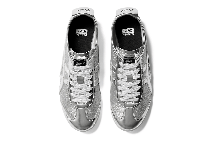Vista na caixa do Onitsuka Tiger Onitsuka Tiger Mexico 66 Glitter Pack Pure Silver Prateado mostrando embalagem original da marca