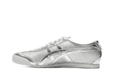 Vista lateral do Onitsuka Tiger Onitsuka Tiger Mexico 66 Glitter Pack Pure Silver Prateado mostrando design do cabedal e logo da marca