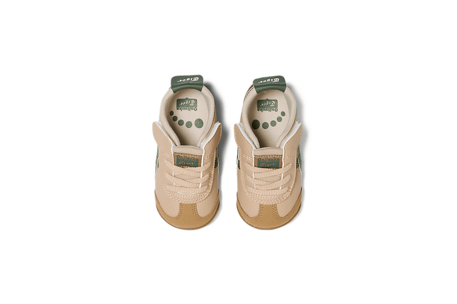 Vista em detalhe do Onitsuka Tiger Onitsuka Tiger Mexico 66 Kids Beige/Green mostrando textura do material e acabamento
