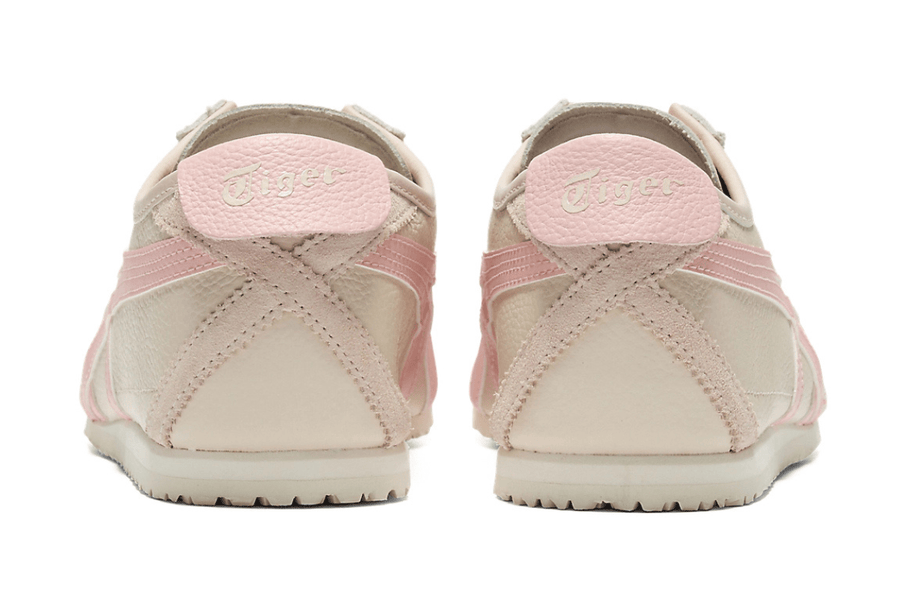 Vista superior do Onitsuka Tiger Onitsuka Tiger Mexico 66 Oatmeal Ginger Peach mostrando abertura, lingueta e cadarços