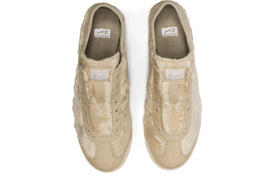 Vista do solado do Onitsuka Tiger Onitsuka Tiger Mexico 66 Paraty Birch Cream mostrando padrão de tração e tecnologia de amortecimento
