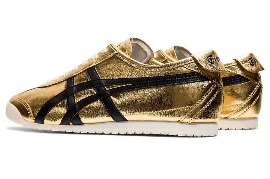 Vista em detalhe do Onitsuka Tiger Onitsuka Tiger Mexico 66 Pure Gold Black Dourado mostrando textura do material e acabamento