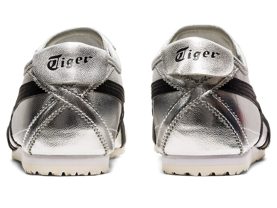 Vista superior do Onitsuka Tiger Onitsuka Tiger Mexico 66 Pure Silver Black mostrando abertura, lingueta e cadarços