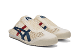 Vista em detalhe do Onitsuka Tiger Onitsuka Tiger Mexico 66 Sabot Cream Mako Blue mostrando textura do material e acabamento