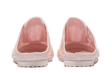 Vista frontal do Onitsuka Tiger Onitsuka Tiger Mexico 66 Sabot Crystal Pink Cream mostrando biqueira e costuras