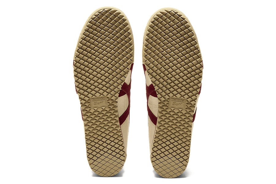 Vista traseira do Onitsuka Tiger Onitsuka Tiger Mexico 66 SD Beige Beet Juice mostrando calcanheira e detalhes do solado
