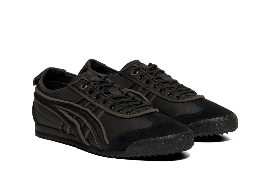 Vista traseira do Onitsuka Tiger Onitsuka Tiger Mexico 66 SD Exposed Black/Black mostrando calcanheira e detalhes do solado
