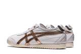 Vista traseira do Onitsuka Tiger Onitsuka Tiger Mexico 66 SD White/Rose Gold mostrando calcanheira e detalhes do solado