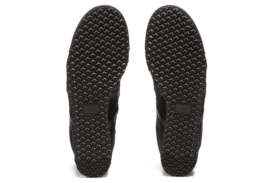 Vista em detalhe do Onitsuka Tiger Onitsuka Tiger Mexico 66 Slip-On Black mostrando textura do material e acabamento
