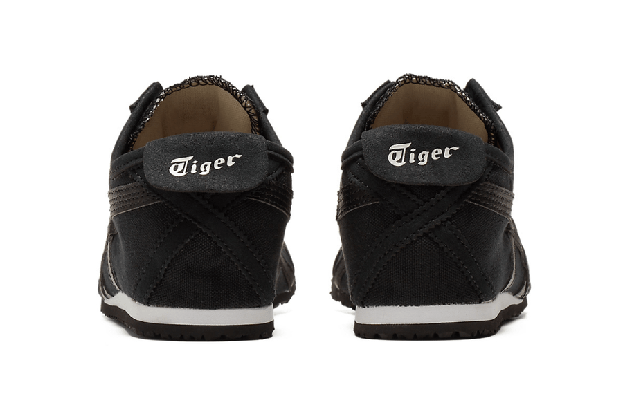 Vista frontal do Onitsuka Tiger Onitsuka Tiger Mexico 66 Slip-On Black mostrando biqueira e costuras