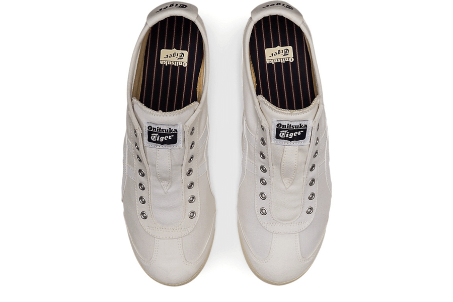 Vista frontal do Onitsuka Tiger Onitsuka Tiger Mexico 66 Slip-On White mostrando biqueira e costuras