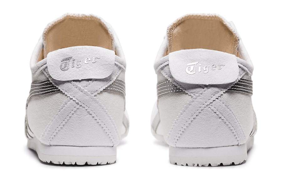Vista frontal do Onitsuka Tiger Onitsuka Tiger Mexico 66 Slip-On White Pure Silver Prateado mostrando biqueira e costuras