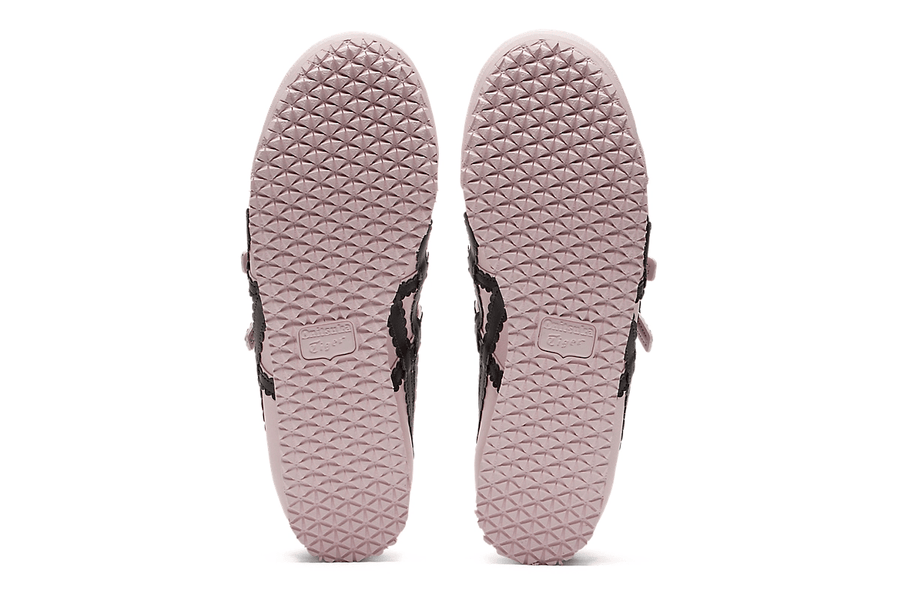 Vista do solado do Onitsuka Tiger Onitsuka Tiger Mexico 66 TGRS Crystal Pink/Graphite Grey mostrando padrão de tração e tecnologia de amortecimento