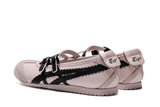 Vista superior do Onitsuka Tiger Onitsuka Tiger Mexico 66 TGRS Crystal Pink/Graphite Grey mostrando abertura, lingueta e cadarços