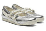 Vista traseira do Onitsuka Tiger Onitsuka Tiger Mexico 66 TGRS Silver Cream Prateado mostrando calcanheira e detalhes do solado