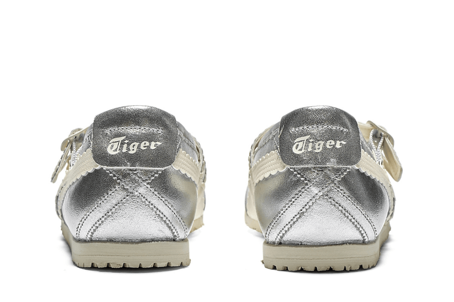 Vista na caixa do Onitsuka Tiger Onitsuka Tiger Mexico 66 TGRS Silver Cream Prateado mostrando embalagem original da marca