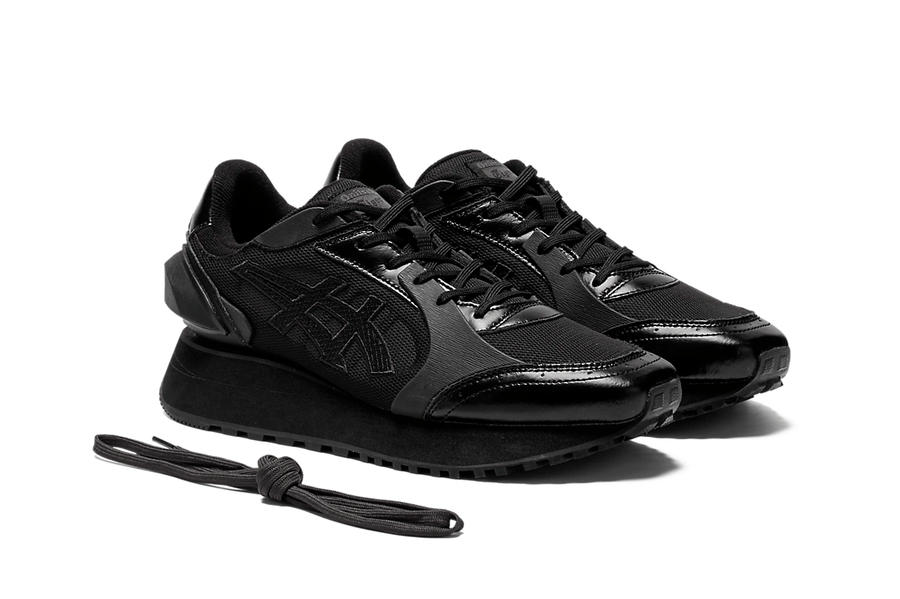 Vista na caixa do Onitsuka Tiger Onitsuka Tiger Moage Black/Graphite Grey mostrando embalagem original da marca