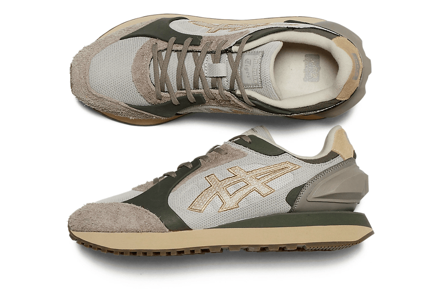 Vista na caixa do Onitsuka Tiger Onitsuka Tiger Moage Co Oyster Grey/Feather Grey mostrando embalagem original da marca