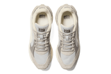 Vista frontal do Onitsuka Tiger Onitsuka Tiger Moage Glacier Grey/Off White mostrando biqueira e costuras
