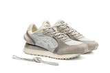 Vista em detalhe do Onitsuka Tiger Onitsuka Tiger Moage Glacier Grey/Off White mostrando textura do material e acabamento