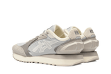 Vista traseira do Onitsuka Tiger Onitsuka Tiger Moage Glacier Grey/Off White mostrando calcanheira e detalhes do solado