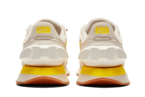 Vista frontal do Onitsuka Tiger Onitsuka Tiger Moage Mineral Beige/Vibrant Yellow mostrando biqueira e costuras
