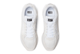Vista frontal do Onitsuka Tiger Onitsuka Tiger Moage White/White mostrando biqueira e costuras