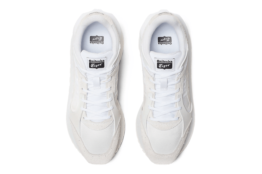 Vista frontal do Onitsuka Tiger Onitsuka Tiger Moage White/White mostrando biqueira e costuras