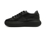 Vista lateral do Onitsuka Tiger Onitsuka Tiger Otiger Court Black/Black mostrando design do cabedal e logo da marca
