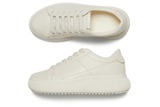 Vista traseira do Onitsuka Tiger Onitsuka Tiger Otiger Court Cream mostrando calcanheira e detalhes do solado