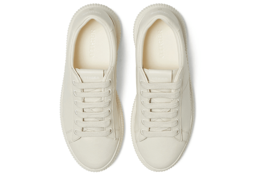 Vista superior do Onitsuka Tiger Onitsuka Tiger Otiger Court Cream mostrando abertura, lingueta e cadarços