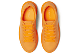 Vista superior do Onitsuka Tiger Onitsuka Tiger Otiger Court Tiger Orange mostrando abertura, lingueta e cadarços
