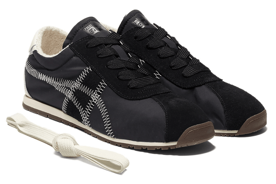 Vista em detalhe do Onitsuka Tiger Onitsuka Tiger Tiger Corsair A55 Black Cream mostrando textura do material e acabamento