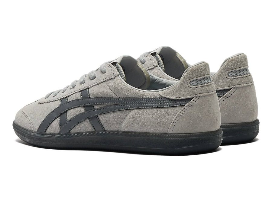 Vista traseira do Onitsuka Tiger Onitsuka Tiger Tokuten mostrando calcanheira e detalhes do solado