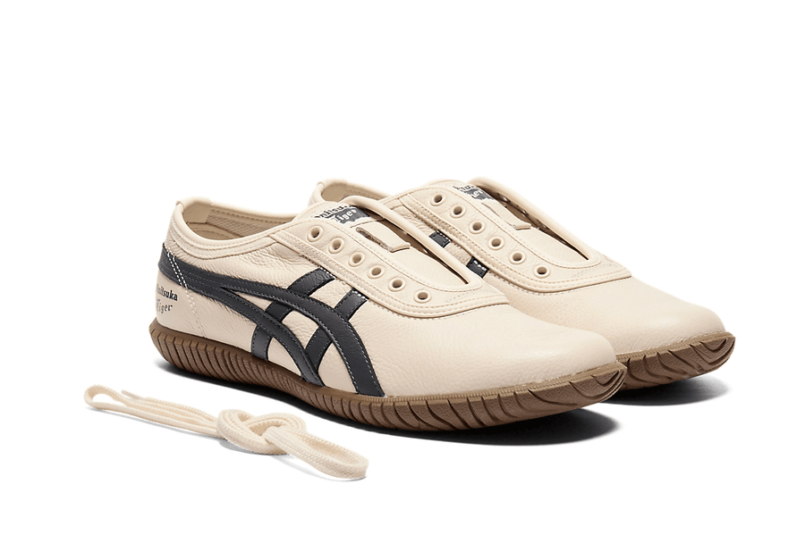 Vista na caixa do Onitsuka Tiger Onitsuka Tiger Tsunahiki Slip-On Birch/Indigo Navy mostrando embalagem original da marca