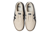 Vista do solado do Onitsuka Tiger Onitsuka Tiger Tsunahiki Slip-On Birch/Indigo Navy mostrando padrão de tração e tecnologia de amortecimento