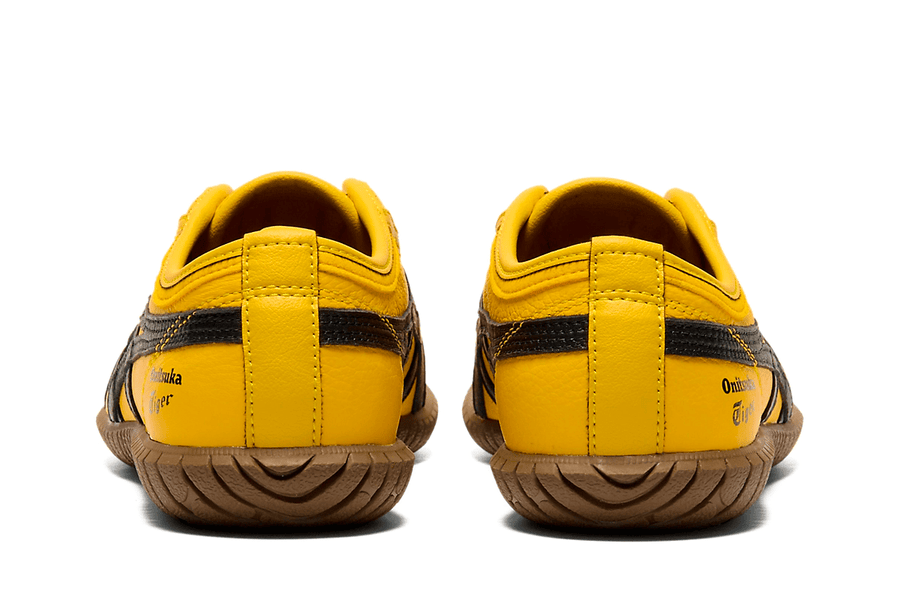 Vista frontal do Onitsuka Tiger Onitsuka Tiger Tsunahiki Slip-On Sunflower Yellow/Black mostrando biqueira e costuras