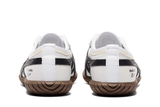 Vista superior do Onitsuka Tiger Onitsuka Tiger Tsunahiki Slip-On White/Black mostrando abertura, lingueta e cadarços