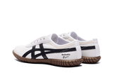 Vista traseira do Onitsuka Tiger Onitsuka Tiger Tsunahiki Slip-On White/Black mostrando calcanheira e detalhes do solado