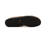 Vista traseira do Puma Puma Speedcat Archive Haute Coffee Frosted Ivory mostrando calcanheira e detalhes do solado