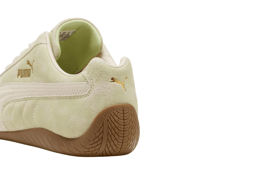 Vista frontal do Puma Puma Speedcat Faded Cool Cucumber Alpine Snow mostrando biqueira e costuras