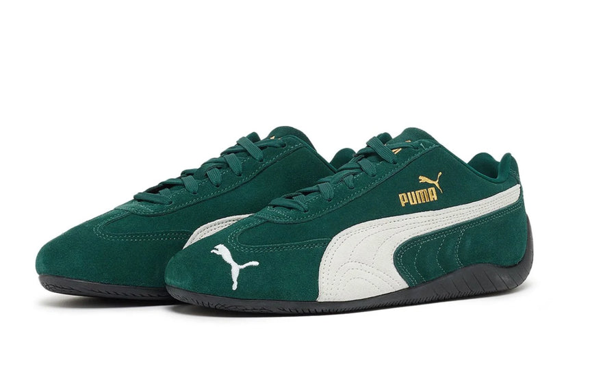 Vista lateral do Puma Puma Speedcat OG Dark Myrtle White mostrando design do cabedal e logo da marca