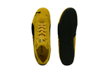 Vista frontal do Puma Puma Speedcat OG Pelé Yellow Black mostrando biqueira e costuras