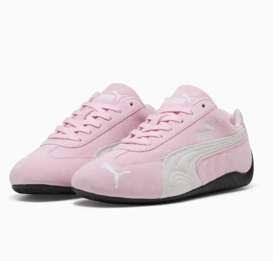 Vista lateral do Puma Puma Speedcat OG Pink White mostrando design do cabedal e logo da marca