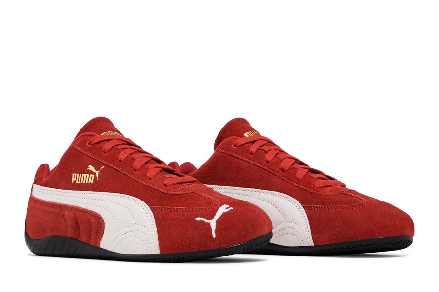 Vista frontal do Puma Puma Speedcat Og Red White mostrando biqueira e costuras
